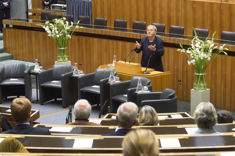 Politologe Prof.em. Dr. Thomas Meyer bei seinen Ausführungen