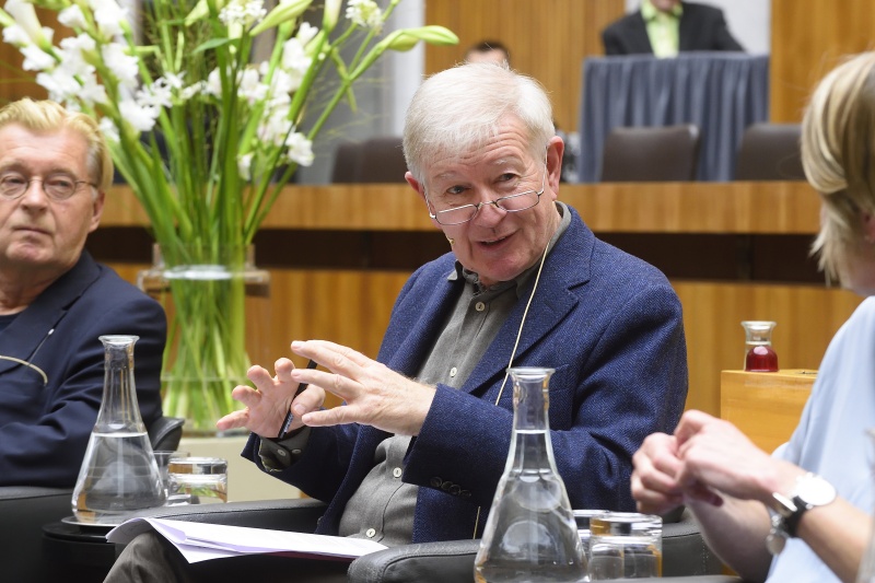 v.li.: Politologe Prof.em. Dr. Thomas Meyer, Publizist Armin Thurnher, Publizistin Dr.in Susanne Gaschke