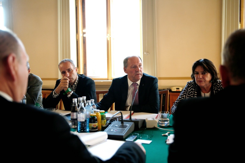 v.li.: Nationalratsabgeordneter Dieter Brosz (G), Österreichische Vorsitzende der österreichisch-deutschen bilateralen parlamentarischen Gruppe Nationalratsabgeordneter Johann Hechtl (S) und Nationalratsabgeordnete Gisela Wurm (S)