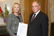 v.li.: Nationalratspräsidentin Doris Bures und Prof. Theo Öhlinger