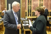 v.li.: ehem. Nationalratsabgeordneter Friedrich Verzetnitsch (S) und Elisabeth Hlavac im Gespräch 