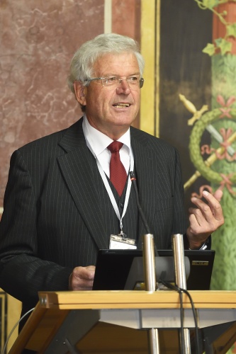 Der ehemalige Nationalratsabgeordnete Franz Kampichler (V) bei seinem Vortrag