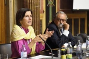 v.li.: Botschafterin Judith Gebetsroithner am Wort, Präsident Luis Nandon de Carvalho