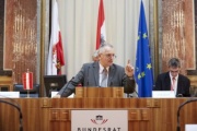 Bundesratspräsident Gottfried Kneifel am Rednerpult