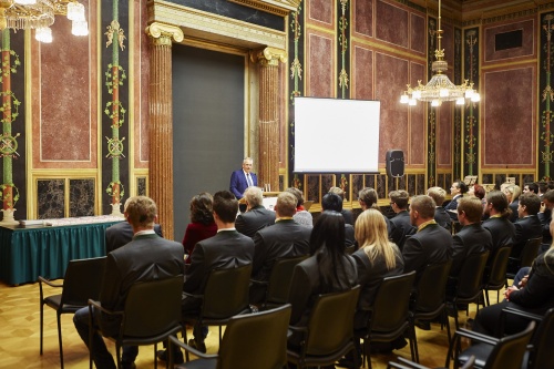 Bundesratspräsident Gottfried Kneifel empfängt und begrüßt alle TeilnehmerInnen der World Skills 2015