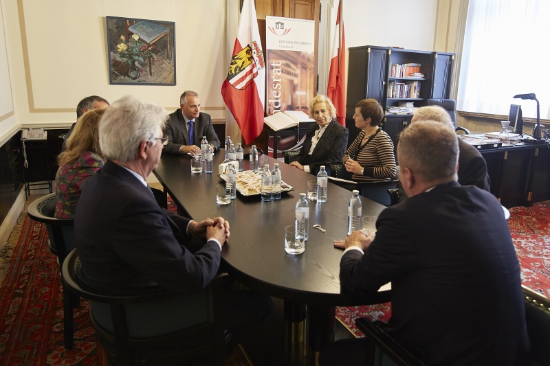 Gesprächsrunde: Bundesratspräsident Gottfried Kneifel (V) mit Maria Romana De Gasperi und Dolmetscherin während der Aussprache