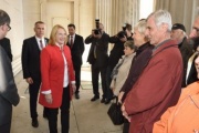 Nationalratspräsidentin Doris Bures (S) begrüßt die BesucherInnen