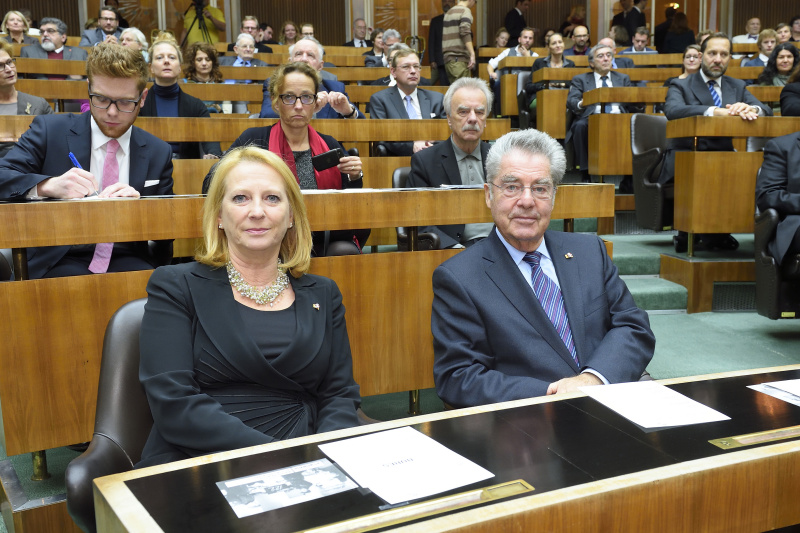 Erste Reihe v.li.: Nationalratspräsidentin Doris Bures (S) und Bundespräsident Heinz Fischer. Blick Richtung VeranstaltungsteilnehmerInnen