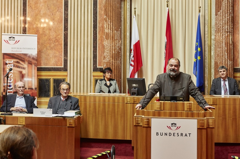 Georg Spiegelfeld-Schneeburg am Rednerpult
