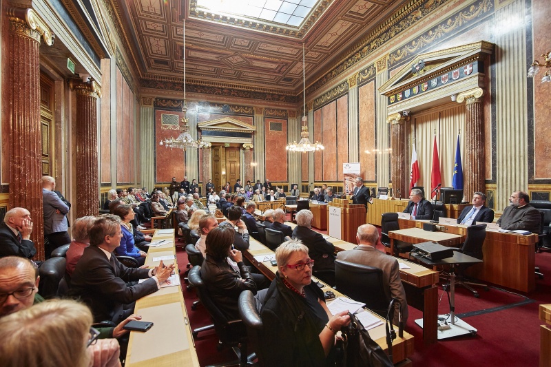 Bundesratspräsident Gottfried Kneifel (V) begrüßt die VeranstaltungsteilnehmerInnen