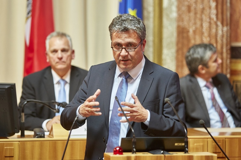 Reinhold Sahl am Rednerpult
