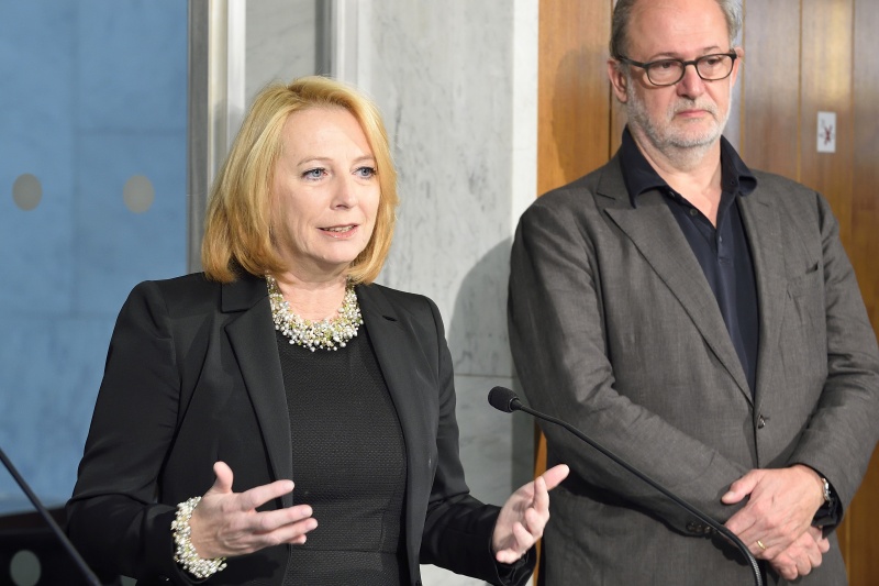 v.li.:  Nationalratspräsidentin Doris Bures (S) und Architekt Andras Palffy