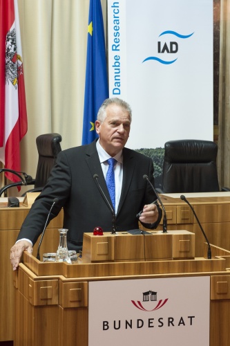 Bundesratspräsident Gottfried Kneifel (V) am Rednerpult