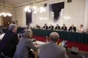 Aussprache. Im Hintergrund die georgische Delegation mit dem georgischen Parlamentspräsidenten Davit Usupashvili  (4.v.li.)