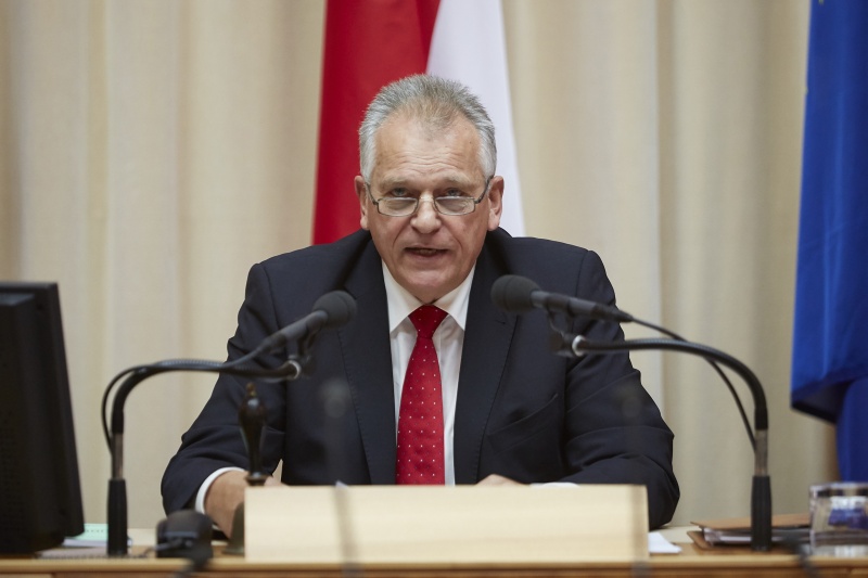 Bundesratspräsident Gottfried Kneifel (V) begrüßt die Teilnehmer der Parlamentarischen Enquete