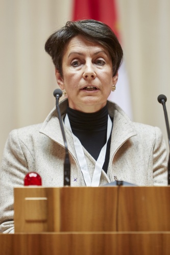 Vorstandsvorsitzende Ifineon Sabine Herlitschka am Rednerpult