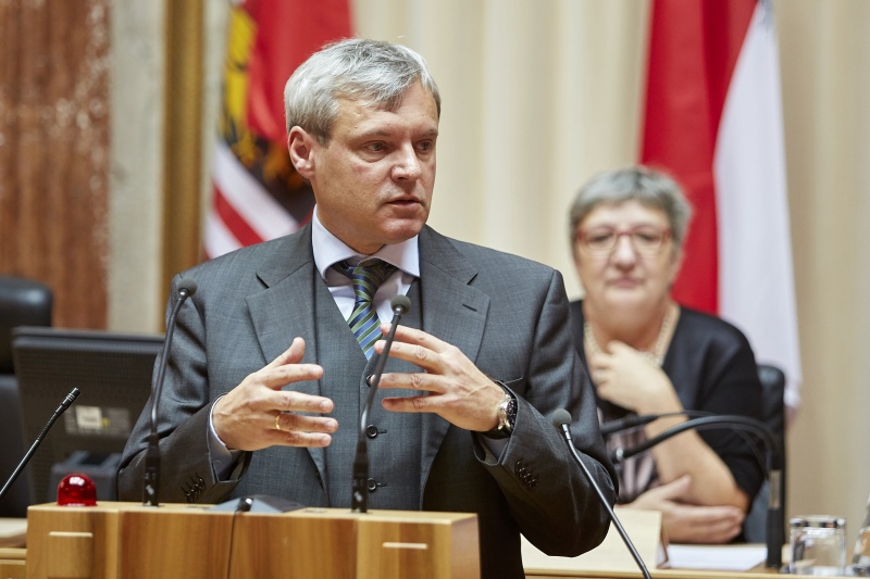 Koordinator des Crowdsourcing Projekts Grünbuch Digitaler Wandel und Politik Andreas Kovar am Rednerpult