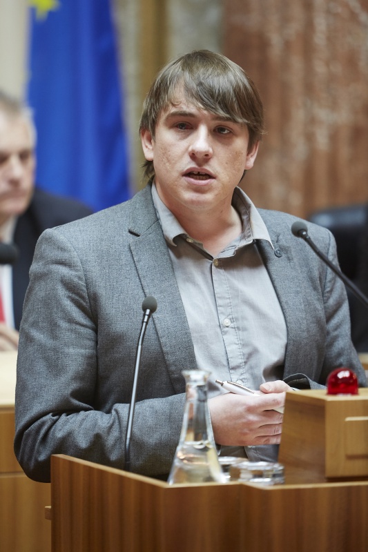 Arbeitskreis Vorratsdaten Österreich Thomas Lohninger am Rednerpult