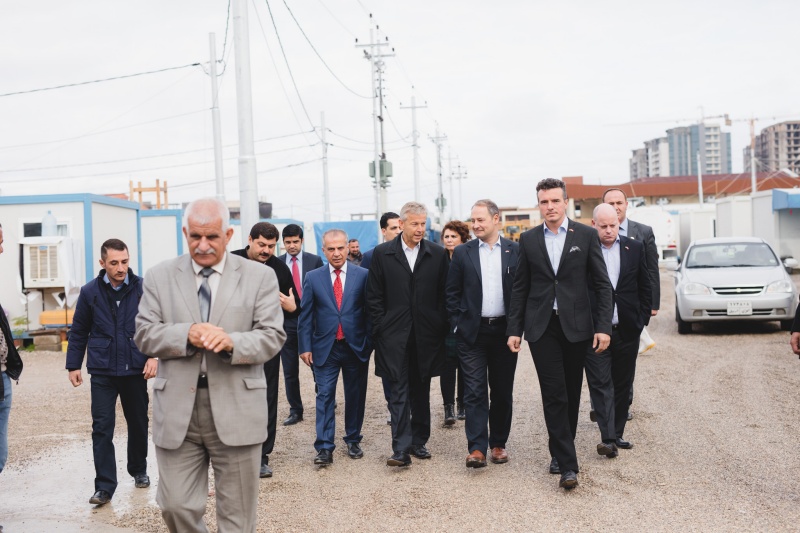 Parlamentarierdelegation verschafft sich einen Überblick über die Flüchtlingssituation im Flüchtlingscamp in Ankawa