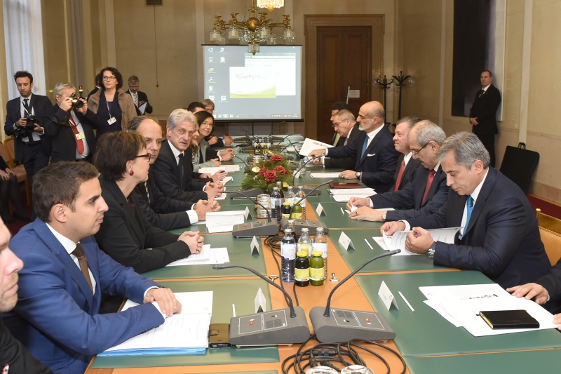 Aussprache zwischen dem König von Jordanien Abdullah II. bin al-Hussein (3.v.re.) mit den Klubobleuten und VertreterInnen des Außenpolitischen Ausschusses sowie des Landesverteidigungsausschusses