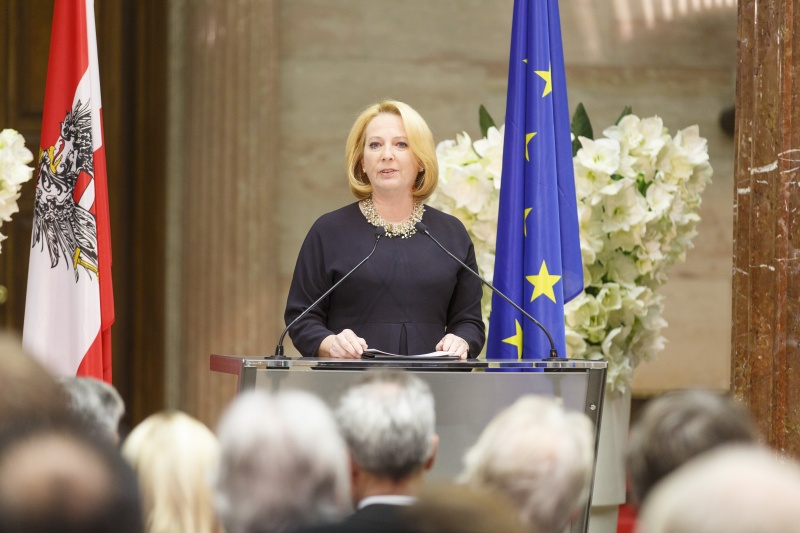 Nationalratspräsidentin Doris Bures (S) bei ihrer Ansprache am Rednerpult