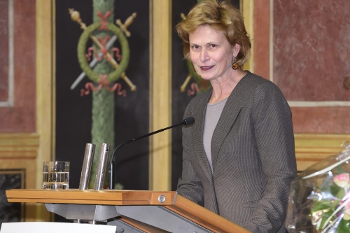 Parlamentsvizedirektorin Susanne Janistyn-Novák am Wort