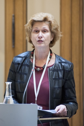 Parlamentsvizedirektorin Susanne Janistyn-Novák bei der Begrüßung der VeranstaltungsteilnehmerInnen