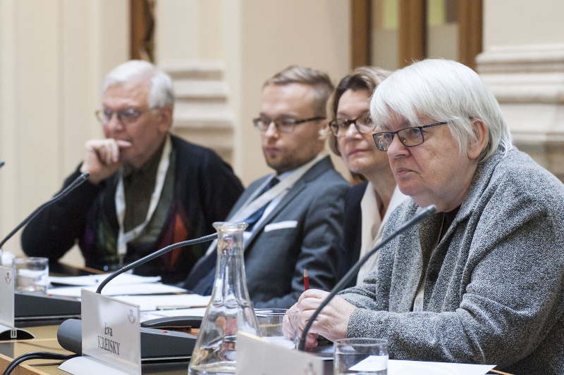 Übersicht Panel 1: v.li. Universität Jyvaeskylae - Finland Kari Palonen und Teemu Haekkinen, Moderatorin Universität Freiburg Gisela Riescher und Universität Wien Eva Kreisky