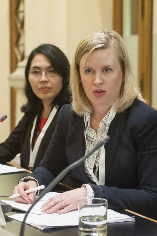 Panel 2: v.li. Universität Jyvaeskylae - Finland Ratih D. Adiputri und Miina Kaarkoski (am Wort)