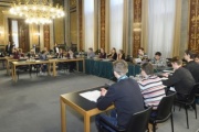 Ausschusssitzung im Lokal VI. Blick Richtung VeranstaltungsteilnehmerInnen