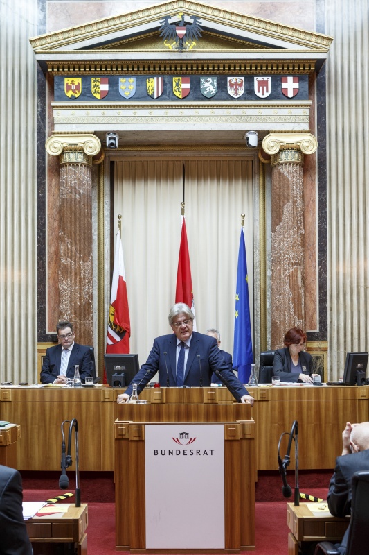 Bundesrat Stefan Schennach (S) am Rednerpult