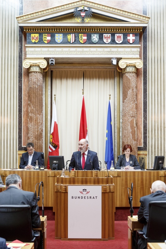 Bundesrat Peter Heger (S) am Rednerpult