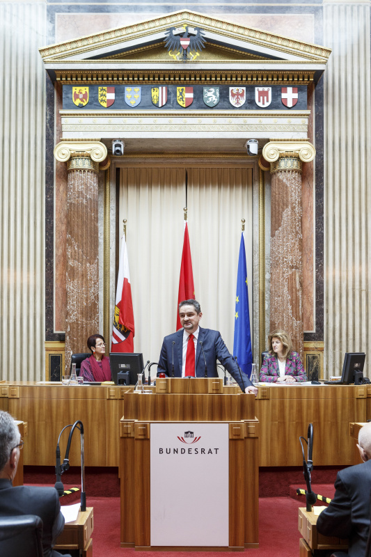Bundesrat Martin Weber (S) am Rednerpult