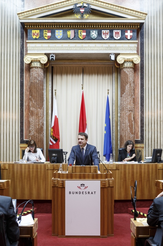 Bundesrat Klaus Fürlinger (V) am Rednerpult