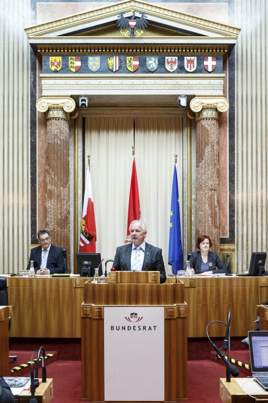 Bundesrat Gerhard Dörfler (F) am Rednerpult