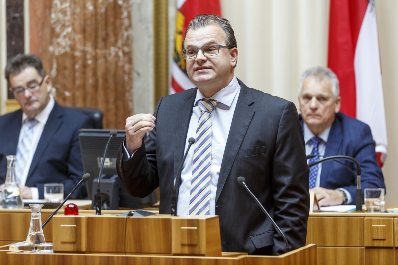 Bundesrat Hans-Jörg Jenewein (F) am Rednerpult