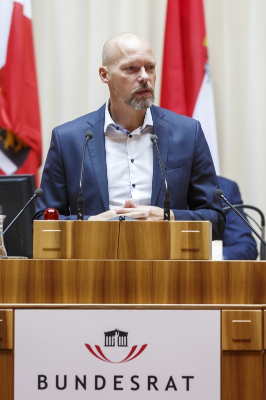 Bundesrat Marco Schreuder (G) am Rednerpult