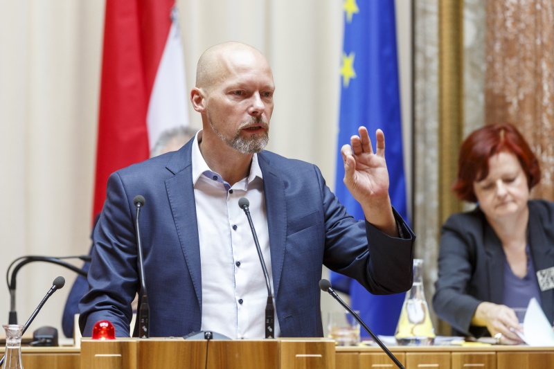 Bundesrat Marco Schreuder (G) am Rednerpult