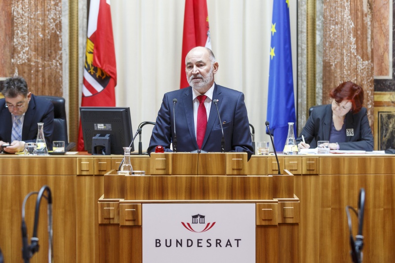 Bundesrat Peter Heger (S) am Rednerpult