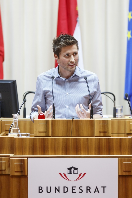 Bundesrat David Stögmüller (G) am Rednerpult