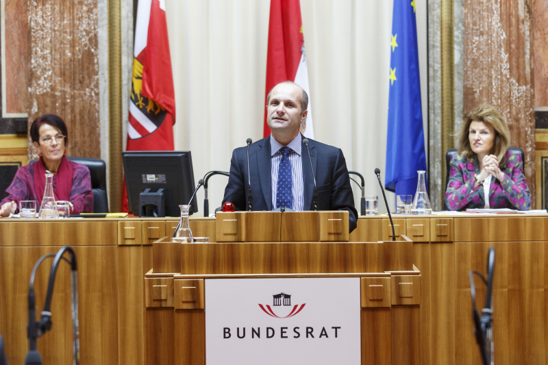 Bundesrat Gerald Zelina (OF) am Rednerpult