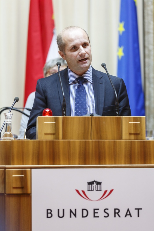 Bundesrat Gerald Zelina (OF) am Rednerpult