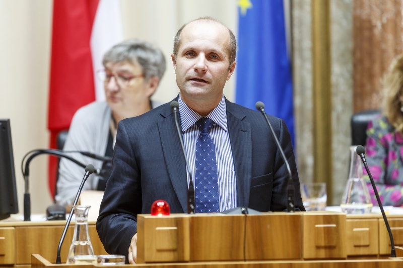 Bundesrat Gerald Zelina (OF) am Rednerpult