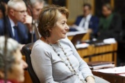 Bundesrätin Sonja Zwazl (V) auf ihrem Sitzplatz im Plenum