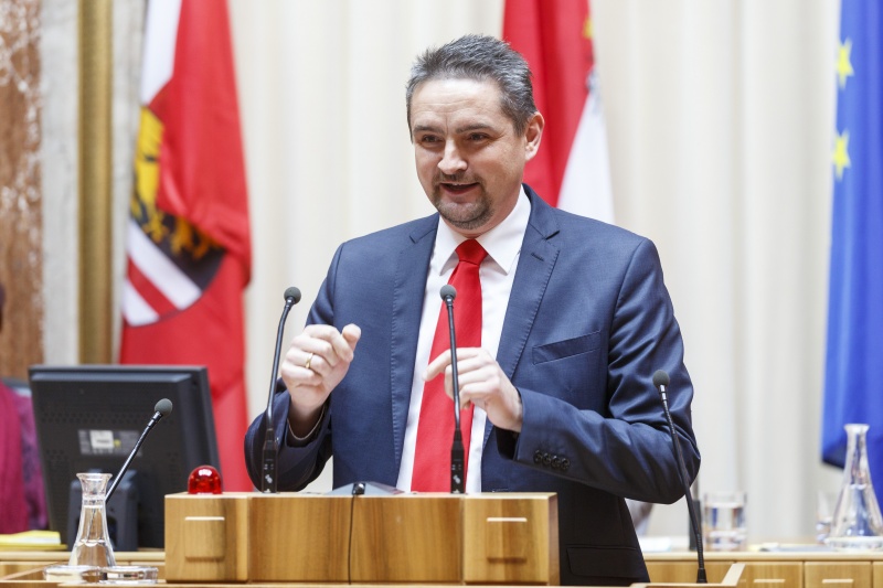Bundesrat Martin Weber (S) am Rednerpult