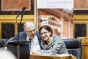 v.li.: Justizminister Wolfgang Brandstetter (V) und Innenministerin Johanna Mikl-Leitner (V) auf der Ministerbank