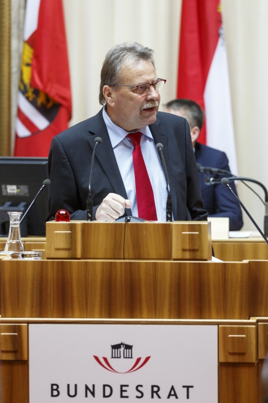 Bundesrat Ewald Lindinger (S) am Rednerpult