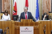 Bundesrat Ewald Lindinger (S) am Rednerpult