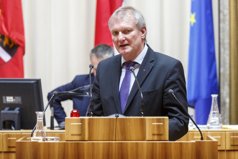 Bundesrat Günther Novak (S) am Rednerpult