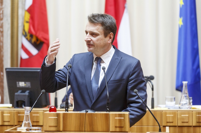 Bundesrat Klaus Fürlinger (V) am Rednerpult